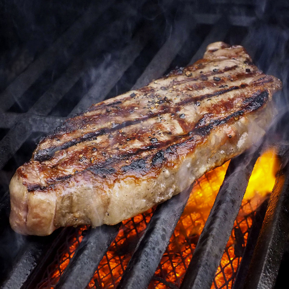 Noix de veau grillée au charbon, assaisonnée de sel aux truffes